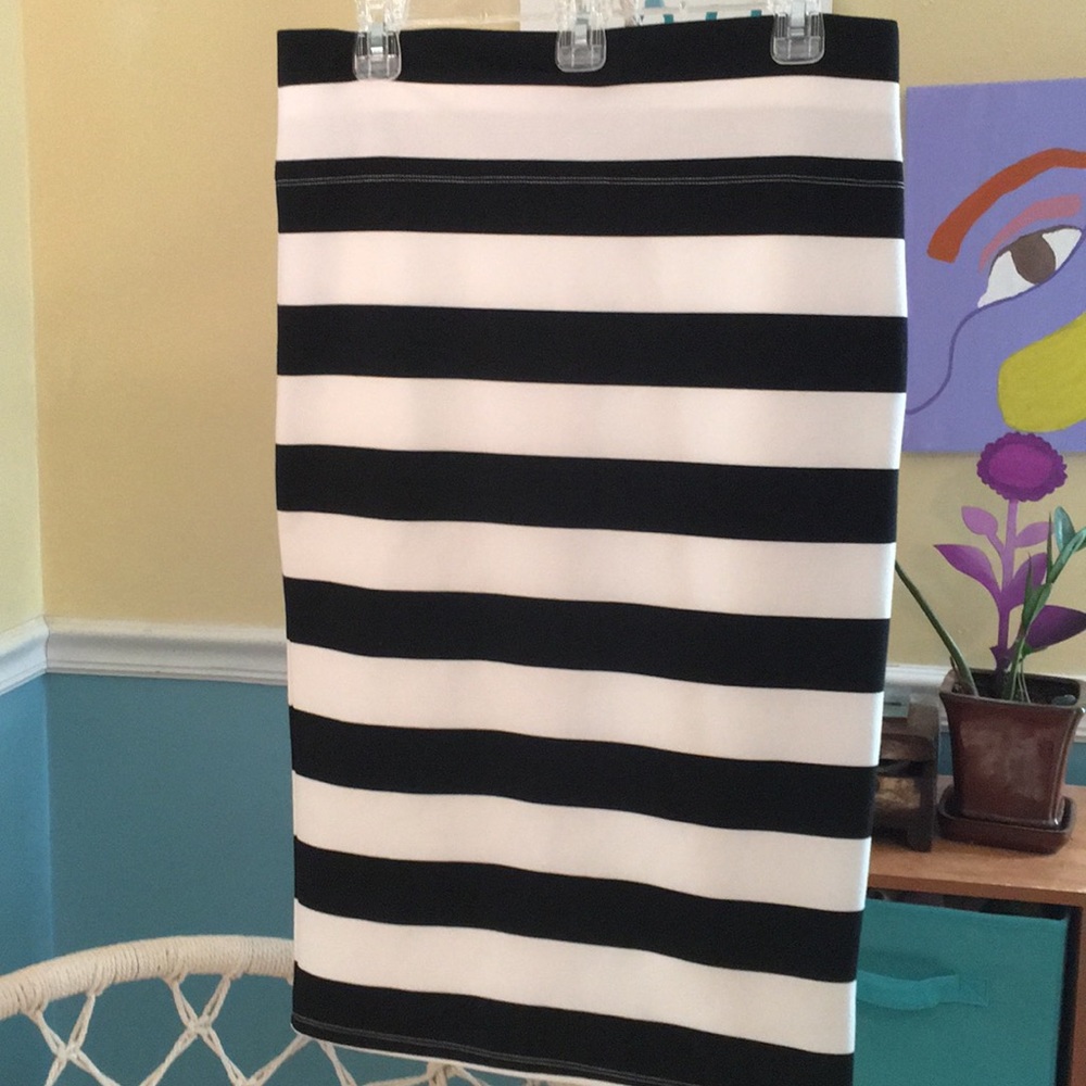 🌼Bebe Pencil skirt